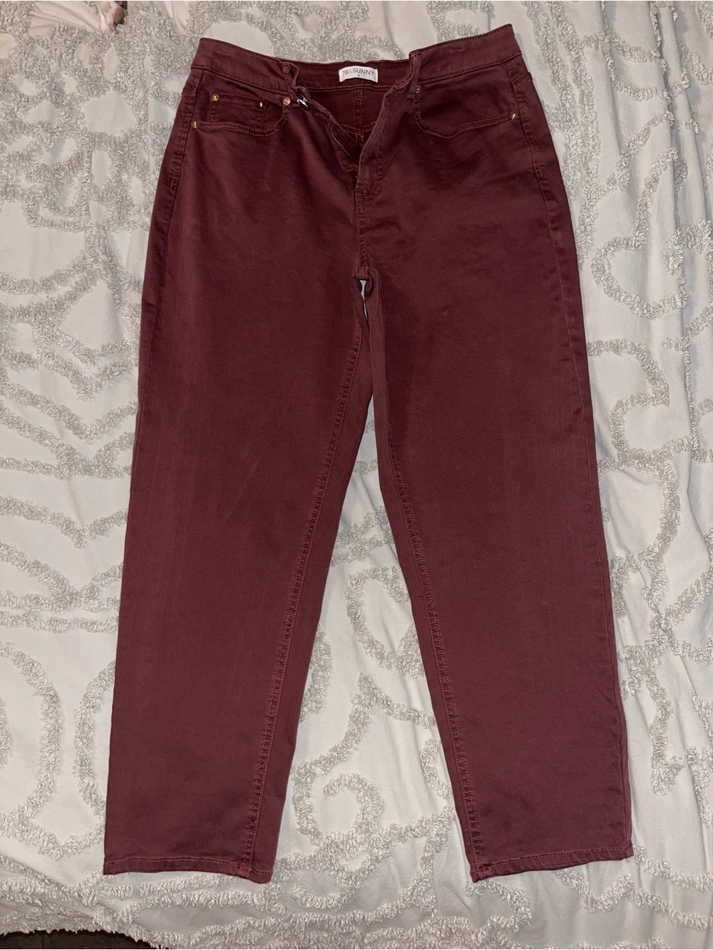 Women's Cropped Pants in Burgundy - Unbranded